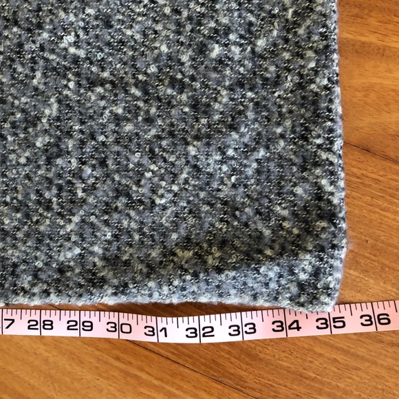 Italian Wrap-Around 100% Wool Knit Scarf made in Italy. - Picture 6 of 9